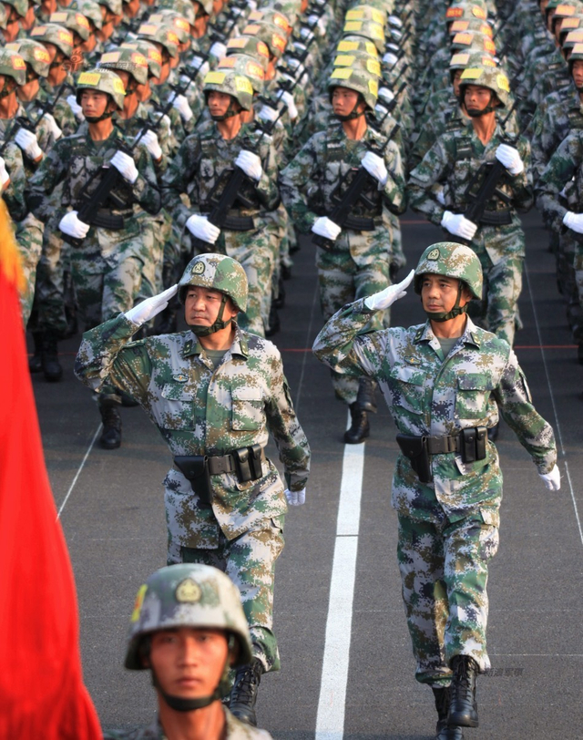 50多名将军担任阅兵各方队领队 普遍减重10斤