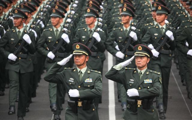 50多名将军担负阅兵领队