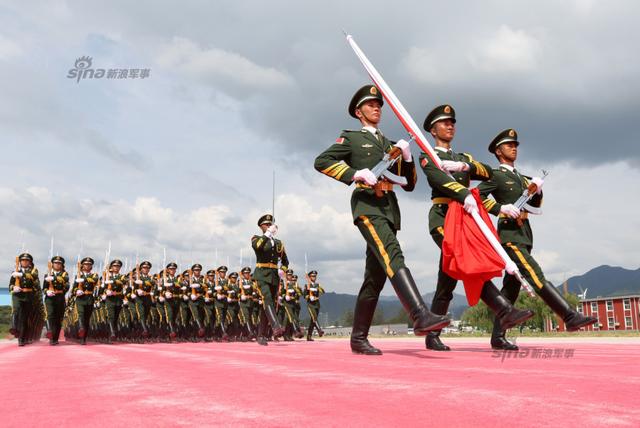 武警护卫队图片