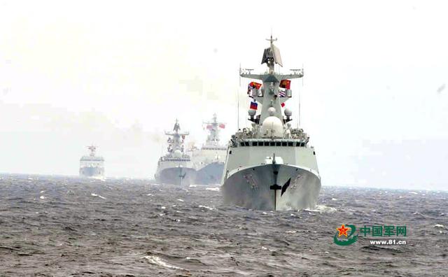 中俄两军举行海上阅舰式