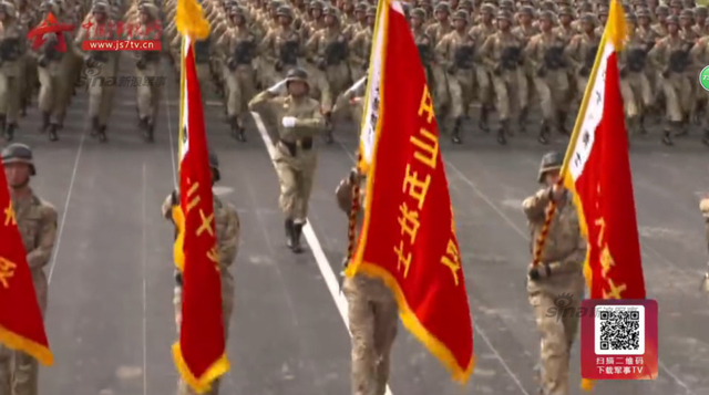 狼牙山英模方队装备新型迷彩作训服