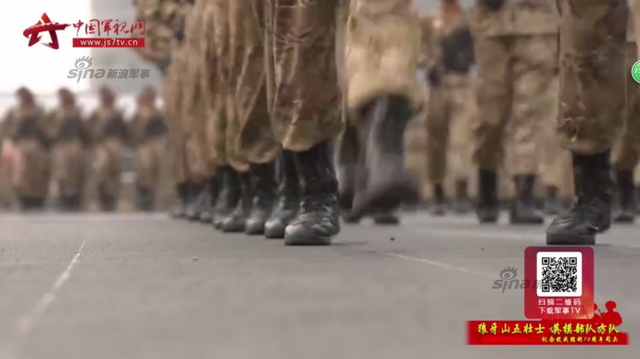 狼牙山英模方队装备新型迷彩作训服