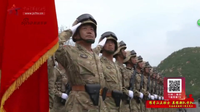 狼牙山英模方队装备新型迷彩作训服