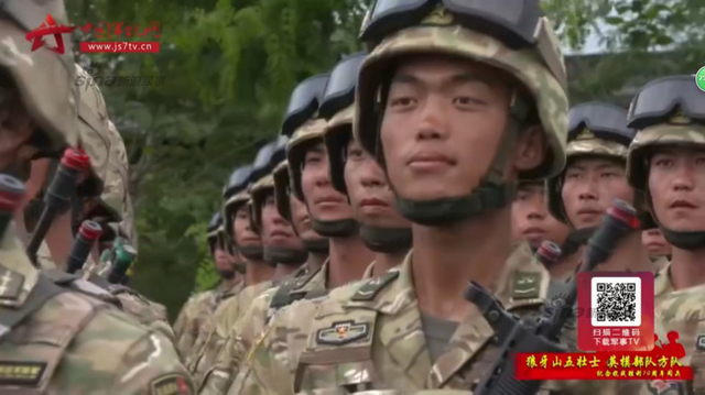 狼牙山英模方队装备新型迷彩作训服
