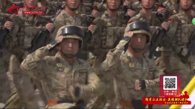 狼牙山英模方队装备新型迷彩作训服