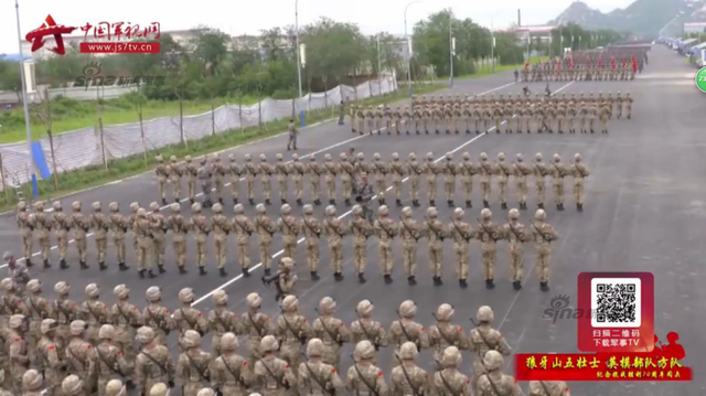 狼牙山英模方队装备新型迷彩作训服
