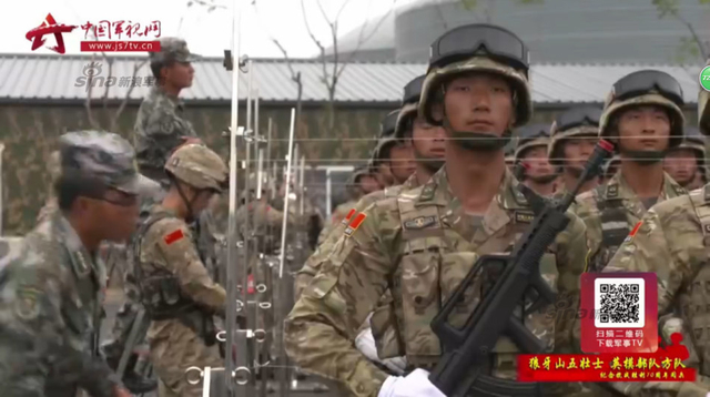 狼牙山英模方队装备新型迷彩作训服