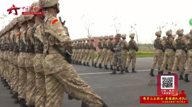 狼牙山英模方队装备新型迷彩作训服