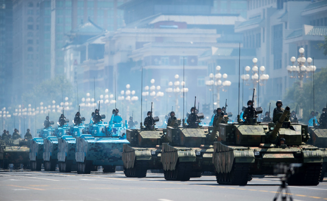 铁甲洪流滚滚来：99A坦克群隆隆开过天安门