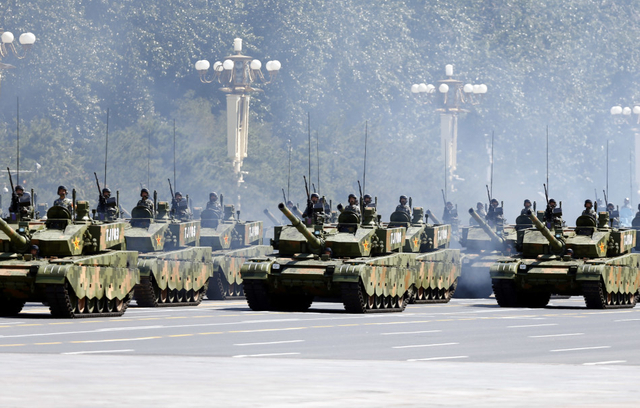 铁甲洪流滚滚来：99A坦克群隆隆开过天安门