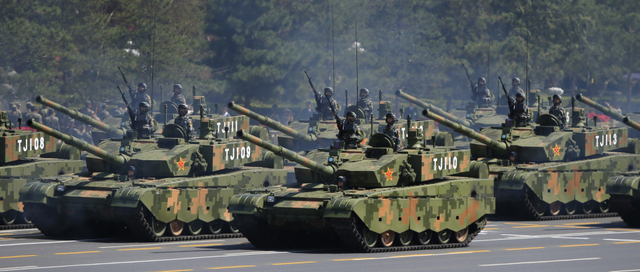 铁甲洪流滚滚来：99A坦克群隆隆开过天安门