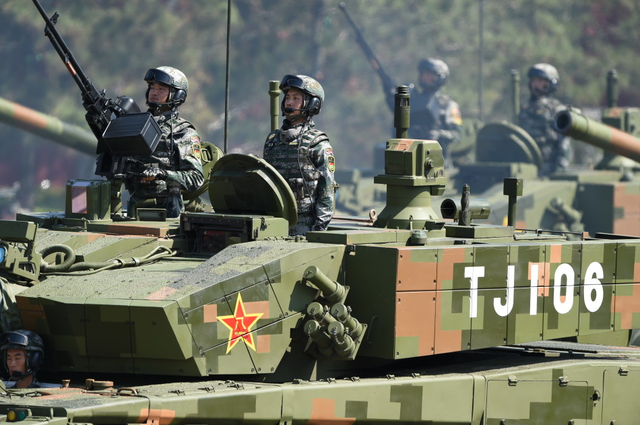 铁甲洪流滚滚来：99A坦克群隆隆开过天安门