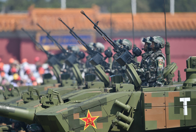 坦克方队 接受检阅