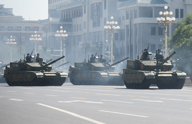 坦克方队通过长安街
