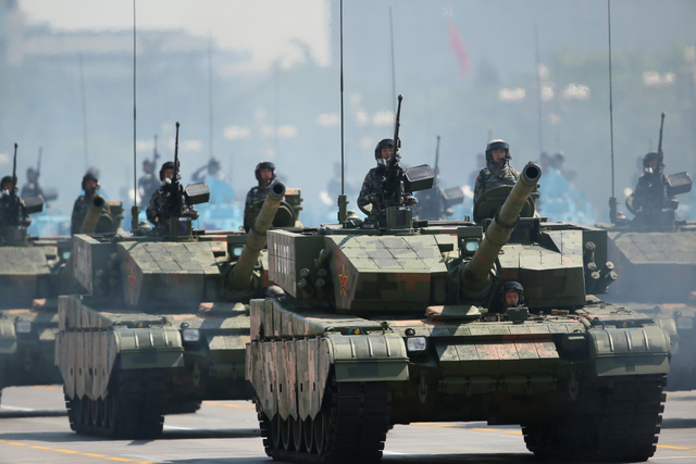 坦克方队通过天安门广场