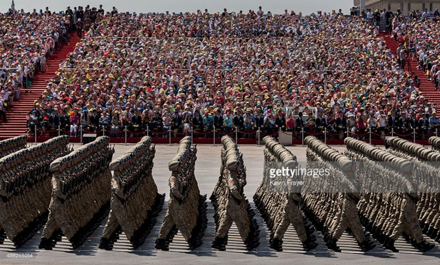 外媒拍阅兵我方队超整齐