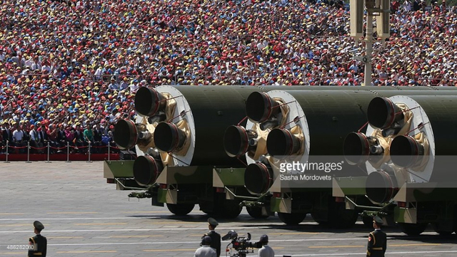 外媒镜头中的中国抗战胜利阅兵式之装备方队