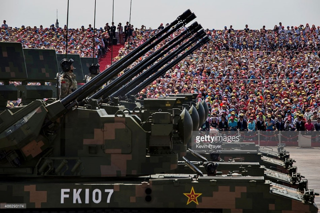 外媒镜头中的中国抗战胜利阅兵式之装备方队