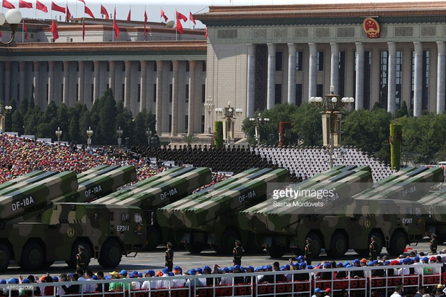 外媒镜头中的中国抗战胜利阅兵式之装备方队