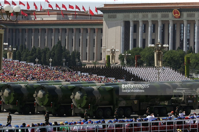 外媒镜头中的中国抗战胜利阅兵式之装备方队