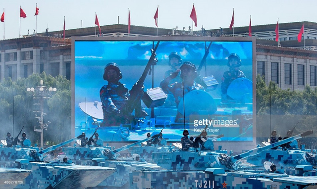 外媒镜头中的中国抗战胜利阅兵式之装备方队