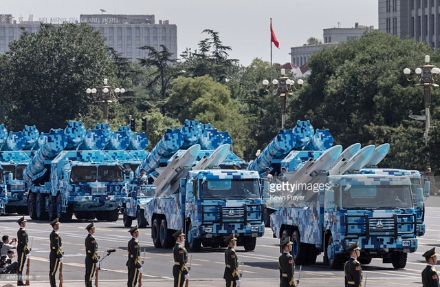 外媒镜头中的中国抗战胜利阅兵式之装备方队