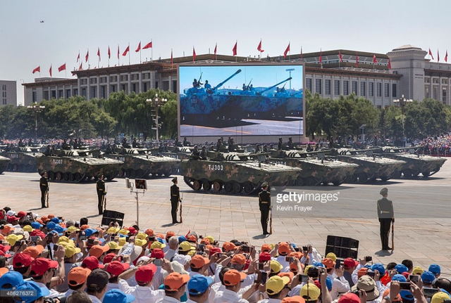 外媒镜头中的中国抗战胜利阅兵式之装备方队