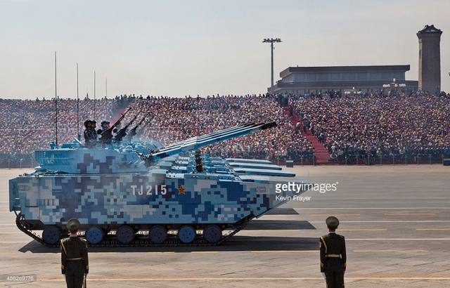 外媒镜头中的中国抗战胜利阅兵式之装备方队