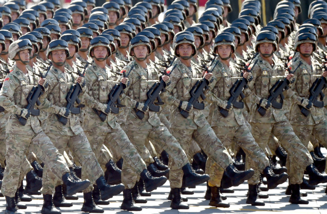 “狼牙山五壮士”英模部队方队接受检阅