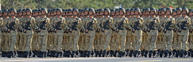 “狼牙山五壮士”英模部队方队通过天安门广场