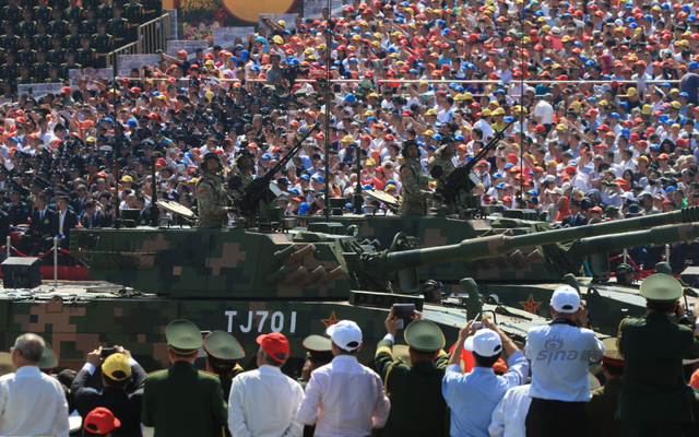 轮式装甲突击车方队通过天安门广场