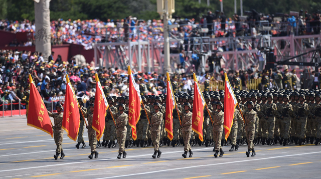 “狼牙山五壮士”英模部队方队通过天安门广场
