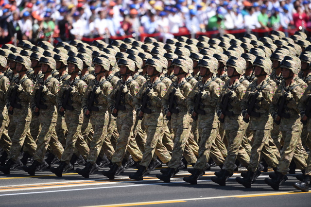 “狼牙山五壮士”英模部队方队通过天安门广场