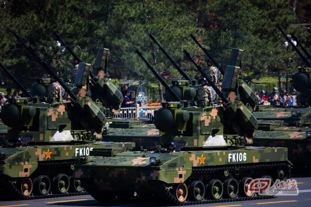 先进自行高炮方队