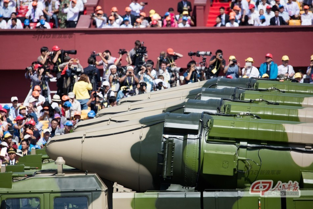 东风-21D中程导弹方队