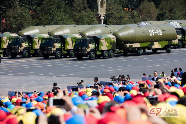 DF-5B洲际战略导弹方队