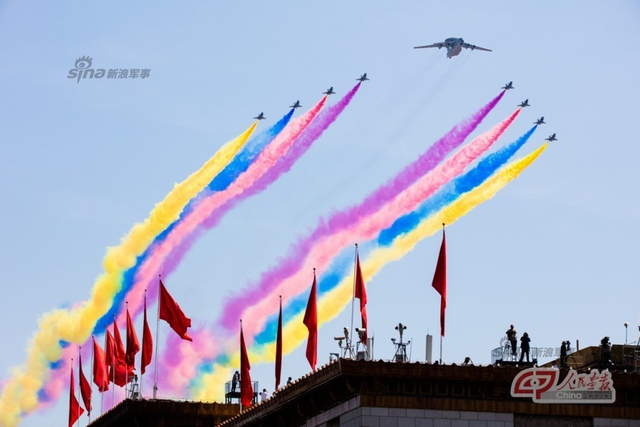 空警2000领队8架歼10A飞越天安门广场