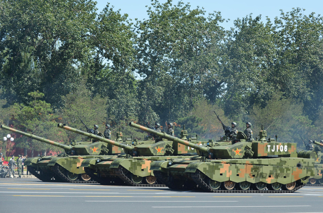 9.3大阅兵精彩回顾：新锐99A坦克群凶猛受阅照