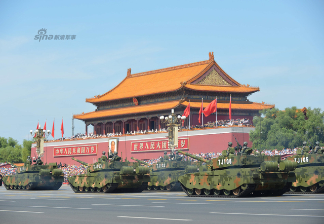 9.3大阅兵精彩回顾：新锐99A坦克群凶猛受阅照