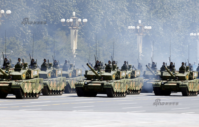 9.3大阅兵精彩回顾：新锐99A坦克群凶猛受阅照