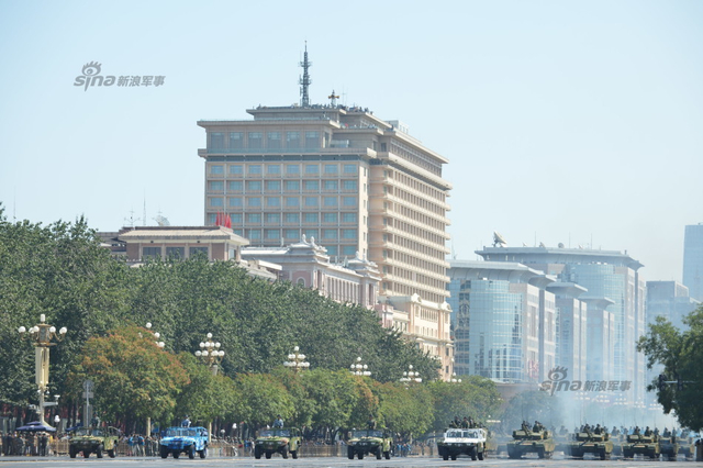 9.3大阅兵精彩回顾：新锐99A坦克群凶猛受阅照