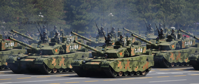 9.3大阅兵精彩回顾：新锐99A坦克群凶猛受阅照