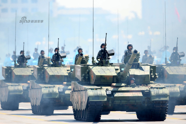 9.3大阅兵精彩回顾：新锐99A坦克群凶猛受阅照
