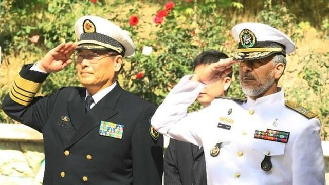 我军副总长会见伊朗防长