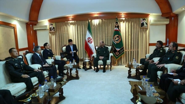 解放军副总参谋长会见伊朗国防部长深入交谈 
