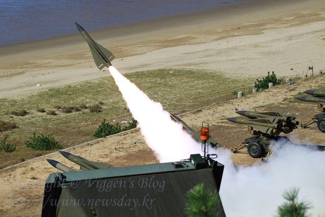 韩国防空部队霍克防空导弹发射