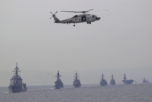 日本海上自卫队举行阅舰式 主力战舰倾巢出动