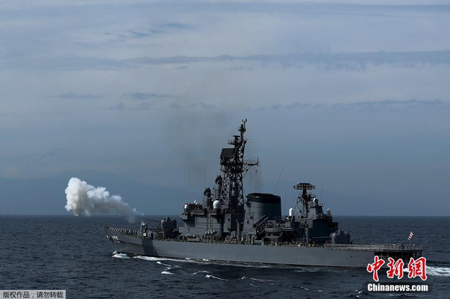 日本海上自卫队在相模湾举行阅舰式