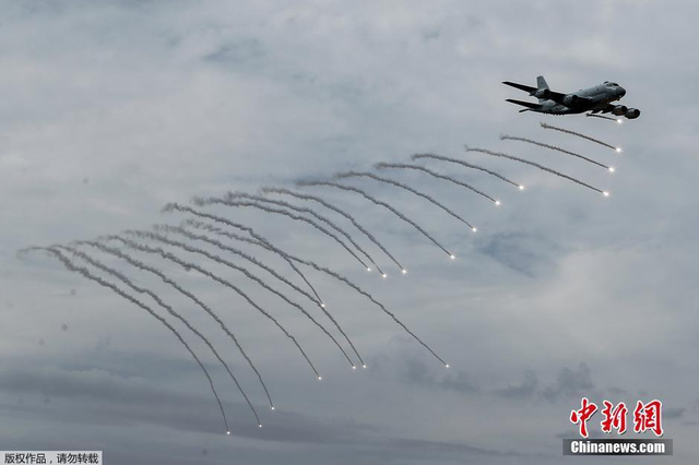 日本海上自卫队在相模湾举行阅舰式