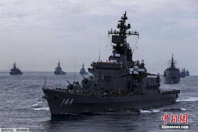 日本海上自卫队在相模湾举行阅舰式